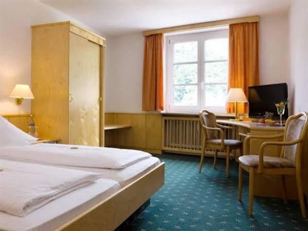 Am Paulusbogen 4*